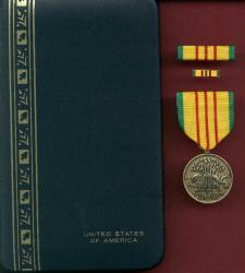 Vietnam Service Military Award Medal with ribbon bar and lapel pin in Case