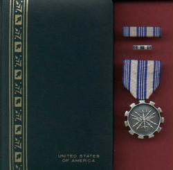 Air Force USAF Achievement Medal in Case with ribbon bar and lapel pin