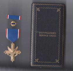 WWII Army Distinguished Service Cross Award medal in case box with ribbon bar and lapel pin DSC